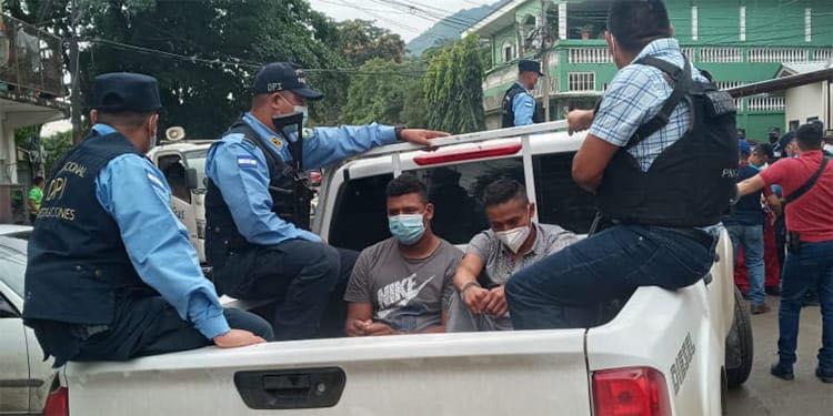 Condenan a tres policías por un asesinato en Cofradía