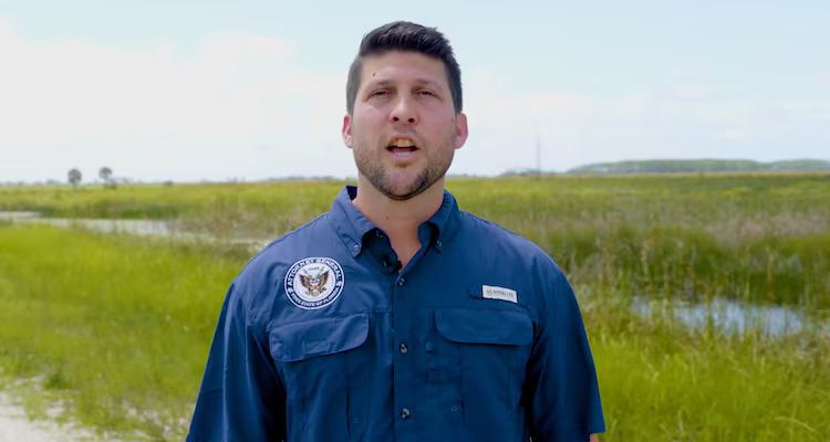 Así es “Alligator Alcatraz”, la nueva prisión para migrantes rodeada de lagartos