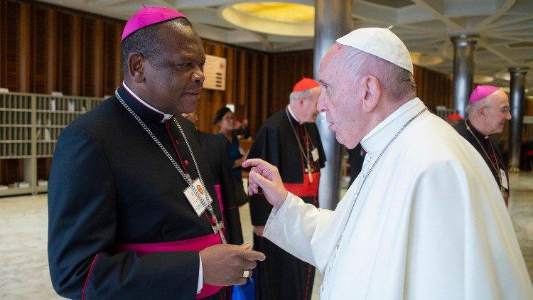 Fridolin Ambongo, el cardenal africano que resuena en el cónclave