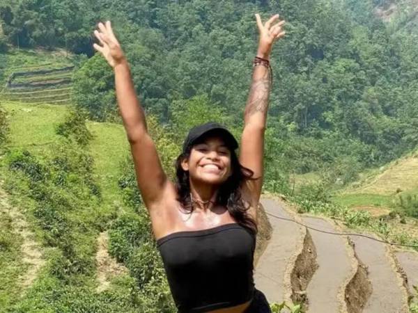 Rescatistas de Indonesia evacuaron el miércoles el cuerpo sin vida de la turista brasileña de 27 años que se cayó el sábado por un barranco del volcán Rinjani, en la isla de Lombok, lo que generó una intensa búsqueda que se vio interrumpida por las dificultades del terreno y el mal tiempo.