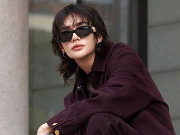 Su transformación ha generado un gran revuelo en las redes sociales, donde sus seguidores han expresado sorpresa y admiración.