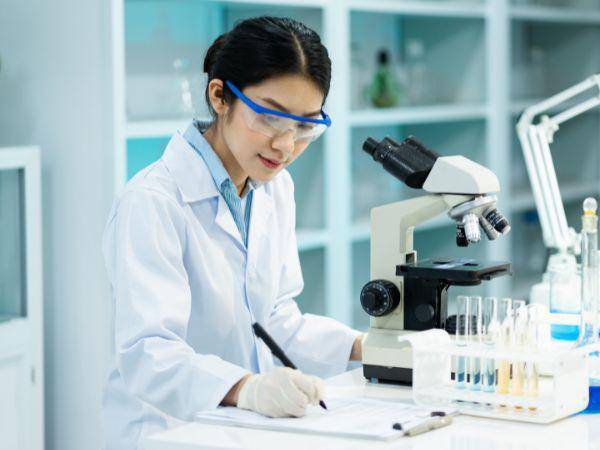 A lo largo de la historia, los adelantos científicos han ido acompañados de debates éticos que han resurgido, especialmente después de evidenciarse consecuencias negativas no previstas.