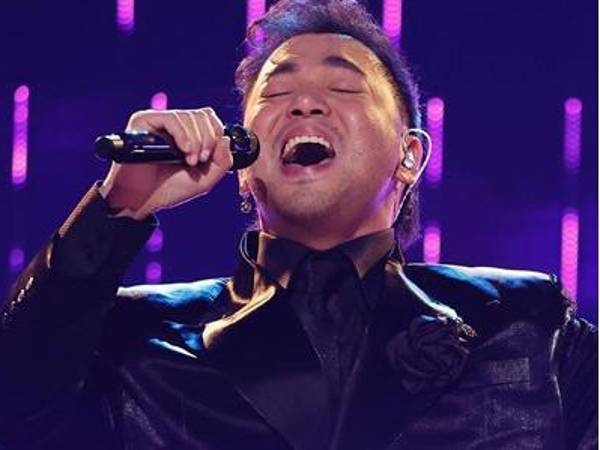 El ganador de la temporada 26 de ‘The Voice’, Sofronio Vásquez, ganó 100.000 dólares y un acuerdo de grabación con una disquera.