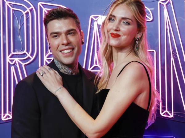 La influencer de moda Chiara Ferragni ha revelado que su exesposo, el rapero italiano Fedez mantuvo una relación fuera de su matrimonio durante varios años. Pero la historia no acaba ahí, pues también han salido a la luz detalles de la relación de Fedez con la millonaria empresaria Angelica Montini, quien fue su amante desde el año 2017.