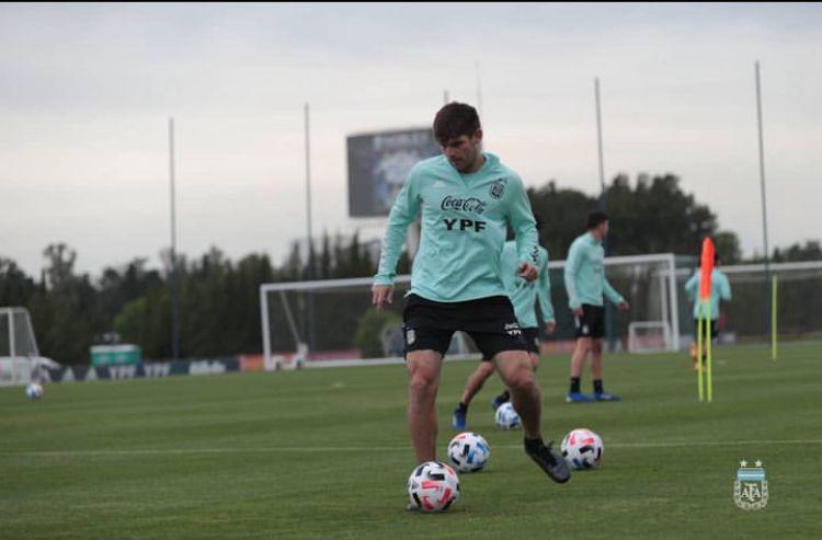 Walter Kannemann durante un entrenamiento con Argentina.