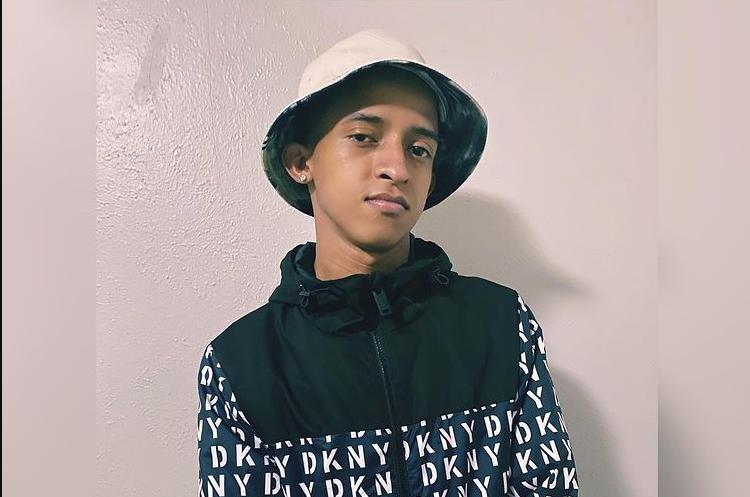 Rude Boy llora de emoción y comparte una feliz noticia en sus redes sociales