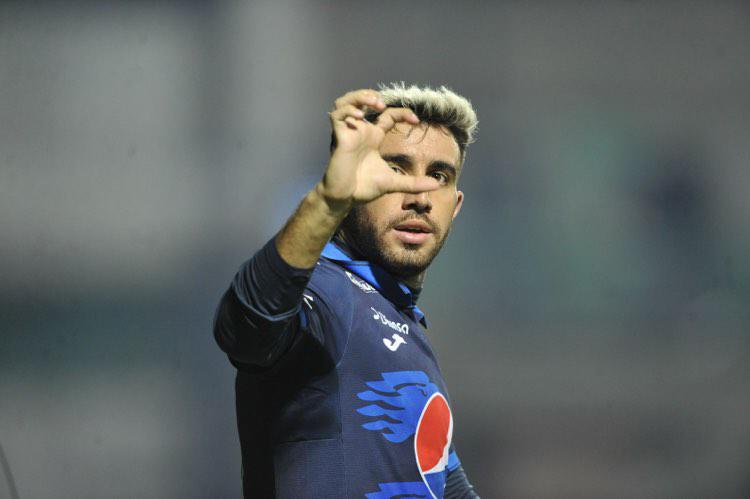 Auzmendi celebrando su gol marcado ante Real España.