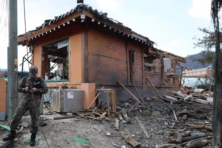 Así quedó la zona impactada por un bombardeo accidental en Corea del Sur