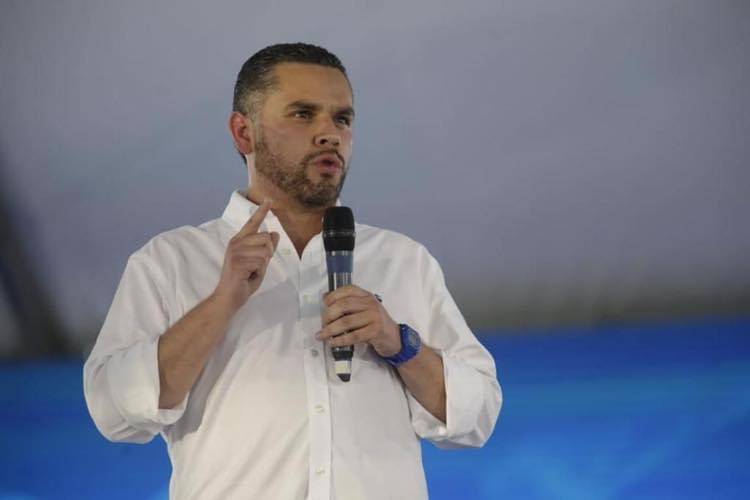 “Es el momento de tomar caminos separados”, manifestó el excongresista en el comunicado. 