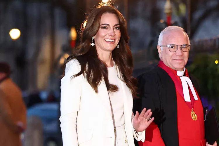 Kate, uno de los miembros de la realeza más populares en el Reino Unido, proseguirá su convalecencia al menos hasta el 31 de marzo, informaron en su día los servicios de la realeza.