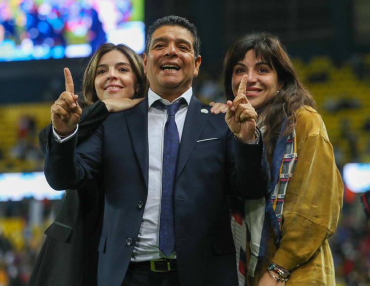 Lindo gesto de Dani Alves, festejo de las hijas de Maradona y el homenaje al ídolo con varias imágenes