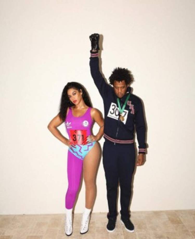 Beyoncé y Jay-Z riendieron honor a dos atletas afrodescendientes: Florence Delorez Griffith–Joyner (Flo-Jo) y Tommie C. Smith.<br/>