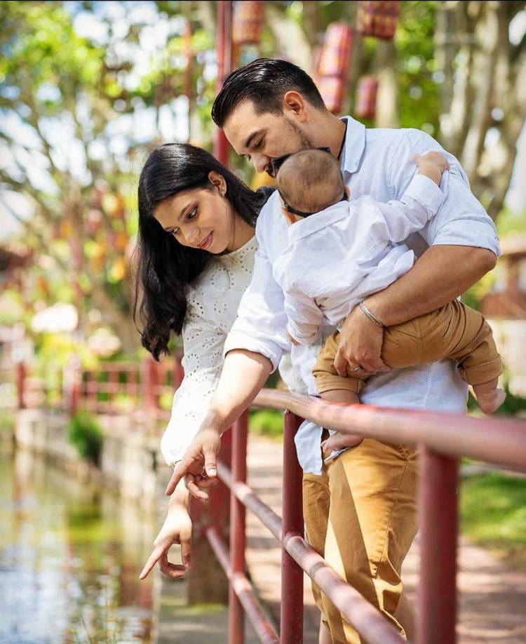 “Los que están sufriendo y los que están ahí comentando son ustedes”, concluyó el presentador. Luego, bromearon con alejarse para evitar más críticas y continuaron trabajando. De momento, la pareja de Elton, quien no es una figura mediática, no se ha pronunciado.