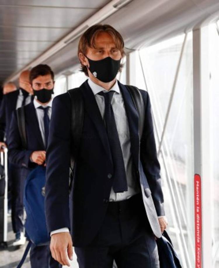 La plantilla del Real Madrid salió del aeropuerto Madrid-Barajas Adolfo Suárez con rumbo a Manchester.