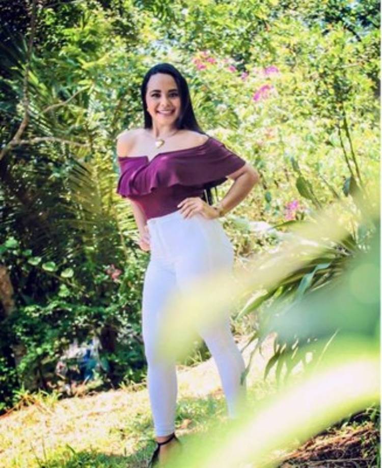 La bella joven originaria de Tocoa, Colón, cuenta con el apoyo de su familia en todo. 'De mi familia no he recibido críticas para ellos también primero es mi felicidad'.