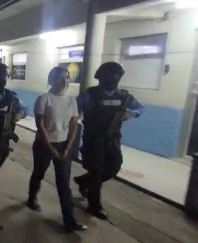 Aneth Anahi Trochez Merino de 18 años de edad es originaria de Santa Bárbara, Santa Bárbara, residente en barrio La Curva del mismo departamento antes mencionado.