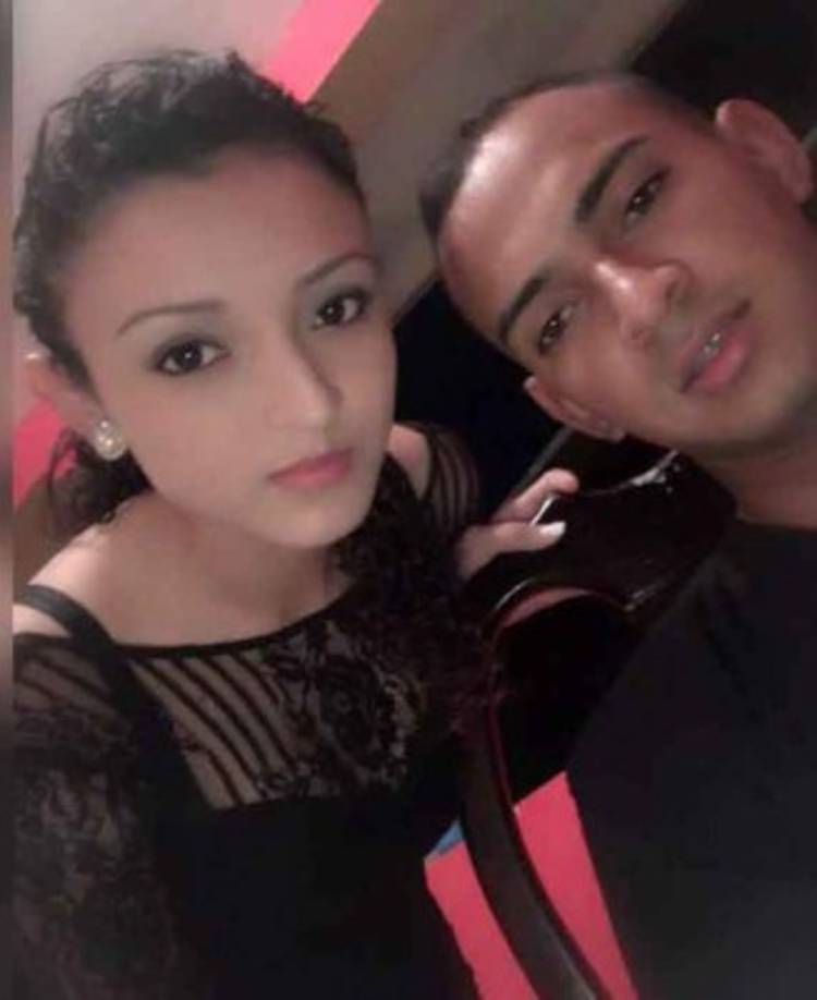 La policía y el militar comparten su amor en las redes sociales.