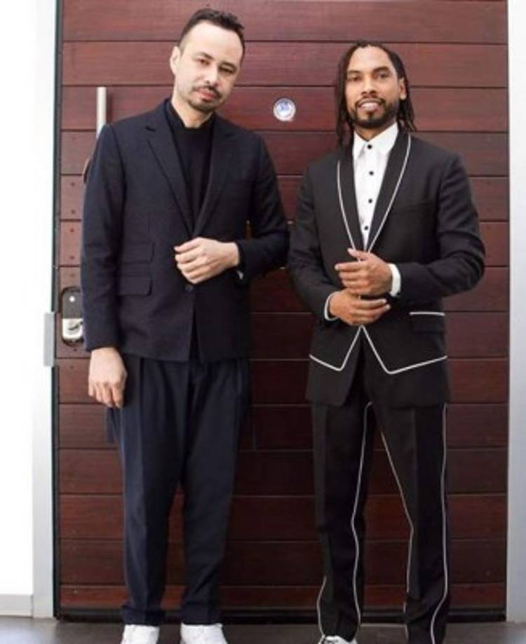 El diseñador Carlos Campos fue quien vistió a Miguel Pimentel para su actuación en la ceremonia de los Premios Óscar 2018.<br/><br/>El cantante y compositor interpretó la canción 'Remember me' junto a Gael García Bernal y Natalía Lafoucarde.