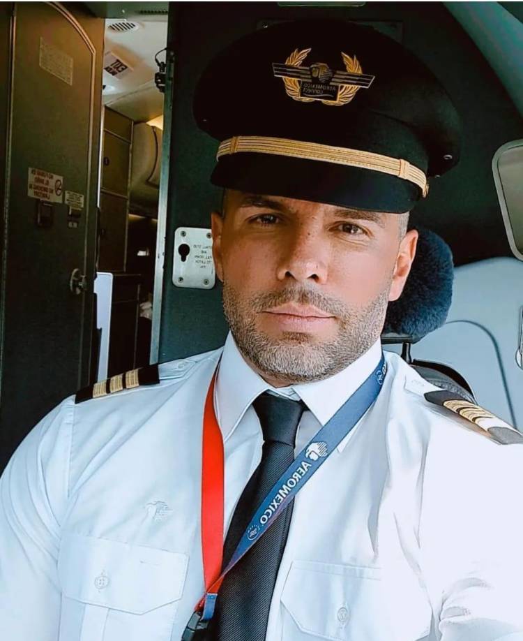 Sus publicaciones lo mostraban orgulloso en cabinas de avión, al inicio y final de cada vuelo, y también disfrutando en festivales de música alrededor del mundo.