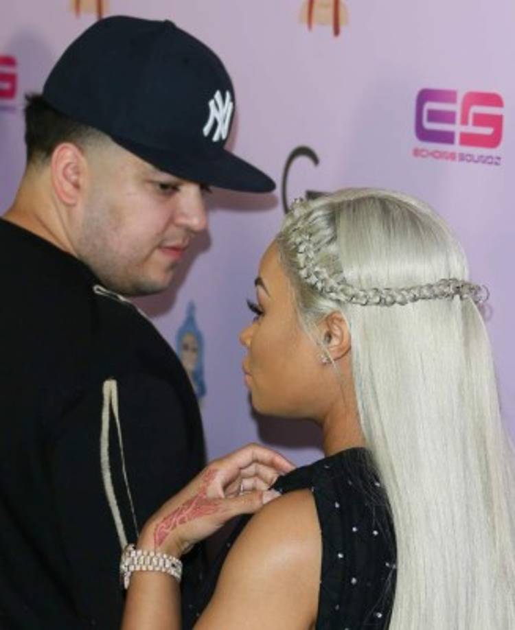 Durante un evento que se realizó en el Hard Rock Café de Hollywood la noche del martes, la empresaria no solo celebró su fiesta de cumpleaños número 28 sino que también hizo el lanzamiento oficial de su nueva aplicación Chymoji.