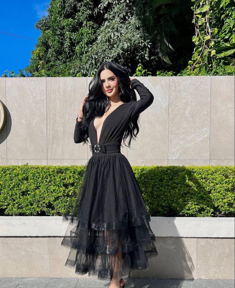 Y es que, cada vez que Miss Honduras Universo sube a sus redes sociales postales de sus outfit en los ensayos previo a la gala final del Miss Universo, recibe miles de mensajes de apoyo por su increíble belleza y lo bien que lo está haciendo en los ensayos del certamen.