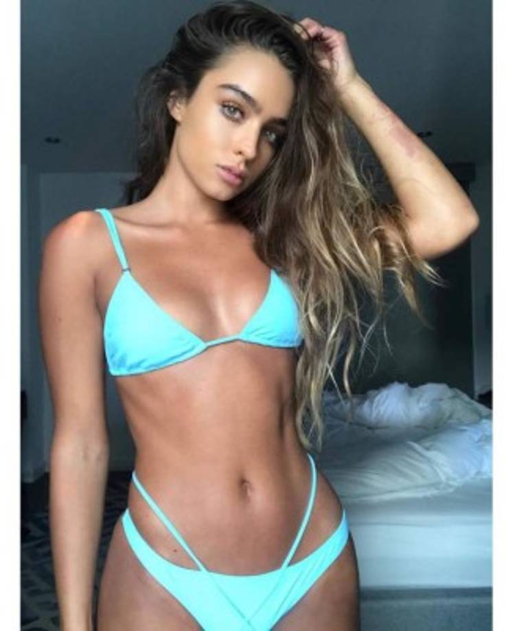 Sommer Ray: A ella la fama le llegó por mostrar con originalidad y carisma su curvilínea figura. Luego de ganar un concurso de Bikini Open.