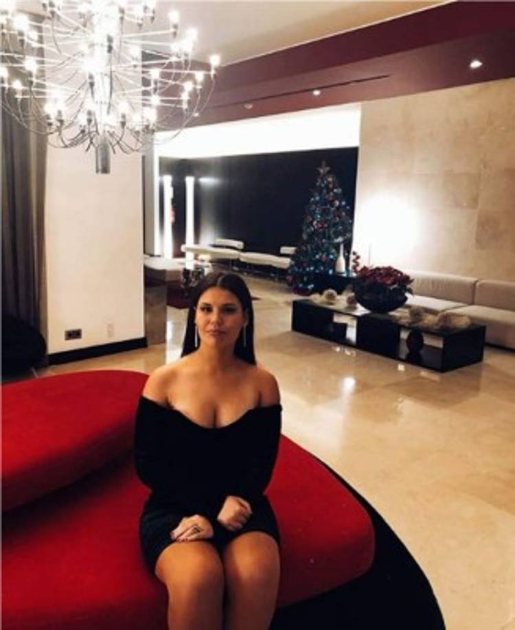 “Menuda vida patrocinada por un tío que ustedes querrían tener”, escribió Alicia en algunas de las fotos que ha publicado en Instagram.