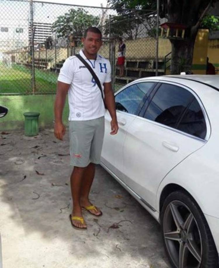 Jocimar desde Brasil siempre pasa pendiente del fútbol hondureño y recientemente disfrutó el campeonato obtenido por Motagua. No deja de ponerse la camiseta de la Bicolor.