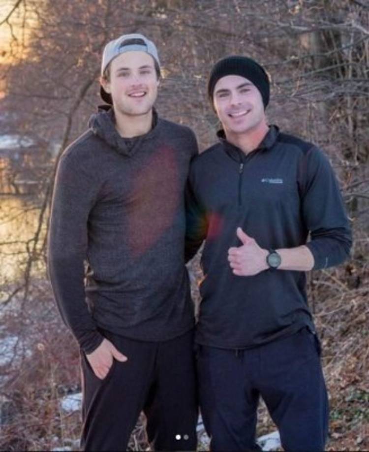 En las imágenes juntos se nota mucha unidad entre los Efron. Y aunque Dylan es más alto que Zac, esos no les quita que los dos sean unos bombones.