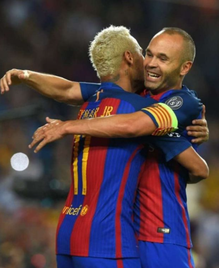 “El mejor mediocampista con el que pude compartir momentos increíbles. Fue un placer jugar contigo, tuvimos muchos días de alegrías. Amigo, te deseo lo mejor para lo que viene. Leyenda”, el mensaje de Neymar.