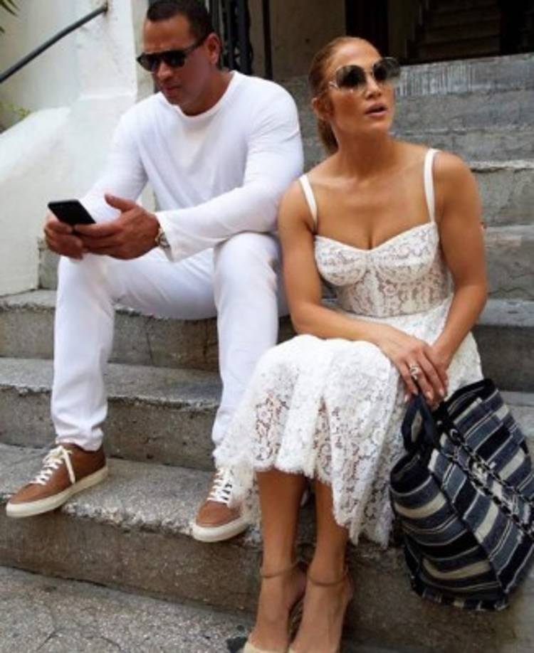 La cantante y el exbeibolista se fueron a un placentero viaje a la isla de Capri en Italia.