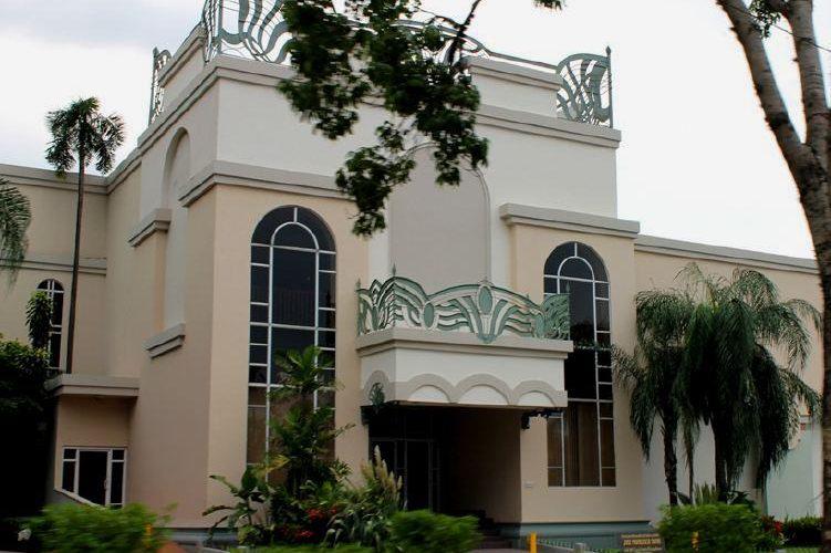 Vista principal del Teatro José Francisco Saybe