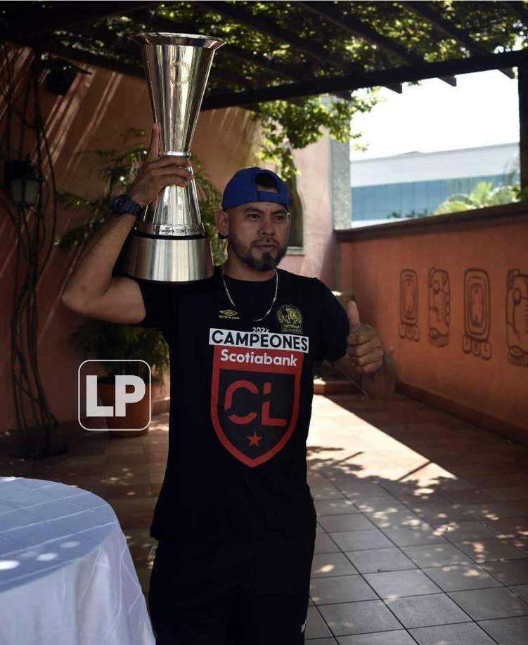 Algarabía por Olimpia y la copa de campeón de Liga Concacaf en San Pedro Sula