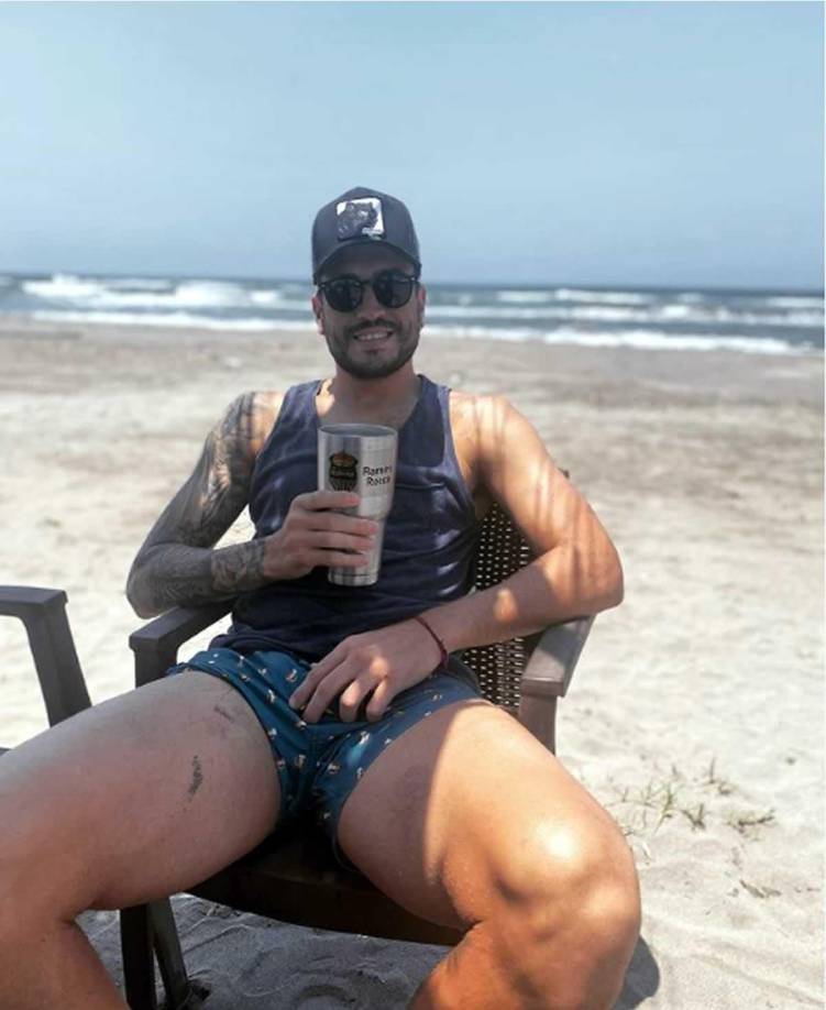 Ramiro Rocca - El goleador argentino del Real España se dio una escapada a la playa para recargar energías.