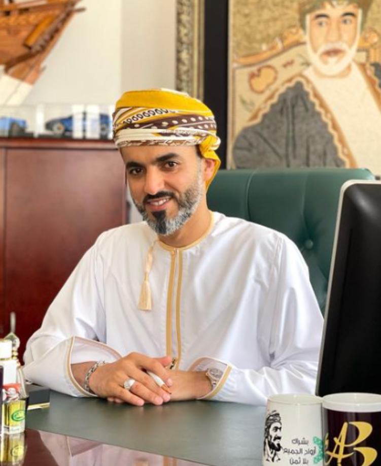  “El príncipe Tamim bin Hamad me deslumbró al otorgar el ‘bisht’ árabe, un símbolo de caballerosidad y sabiduría. Te ofrezco un millón de dólares a cambio de ese ‘bisht’.