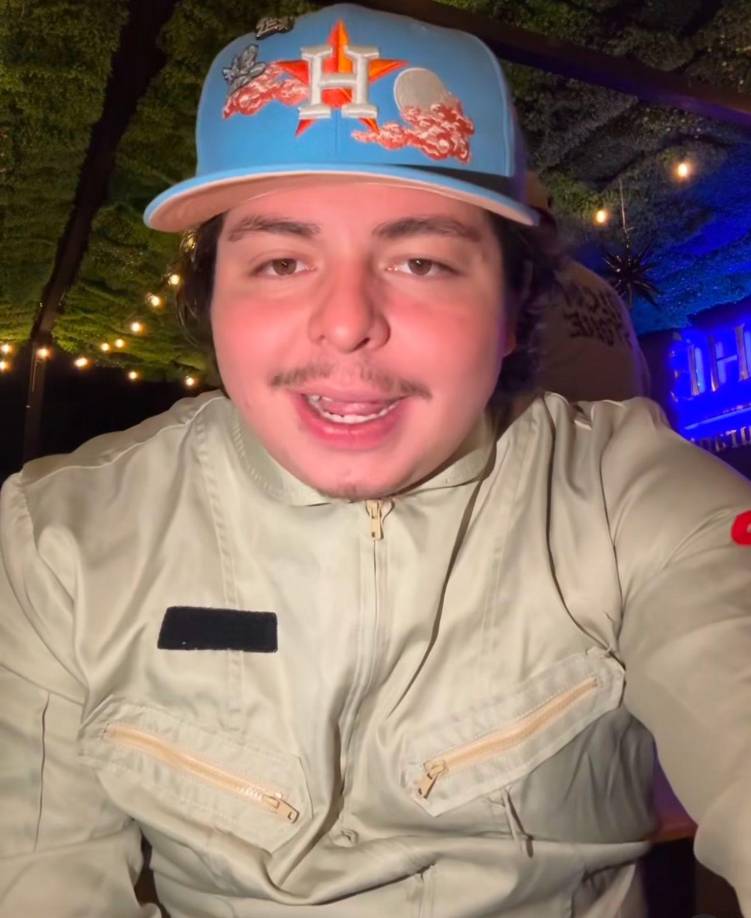 “¿Será posible que este sujeto busque fama promoviendo asesinos de todo un pueblo, sobre quienes pesa la sangre inocente de más de 110 mil salvadoreños, entre niños, jóvenes, estudiantes, profesionales, amas de casa, hombres luchadores y adultos mayores? ¿Entenderá que es delito ser apologista de terroristas, y que más de 6 millones de salvadoreños odian a quienes reviven ese pasado de luto? No es casualidad que más del 91% de la población respalde y apruebe las acciones en seguridad del Presidente @Nayibbukele. De nuevo, la seguridad no es un juego, como tampoco lo es ser vocero de pandilleros”, escribió Neto Sanabria 