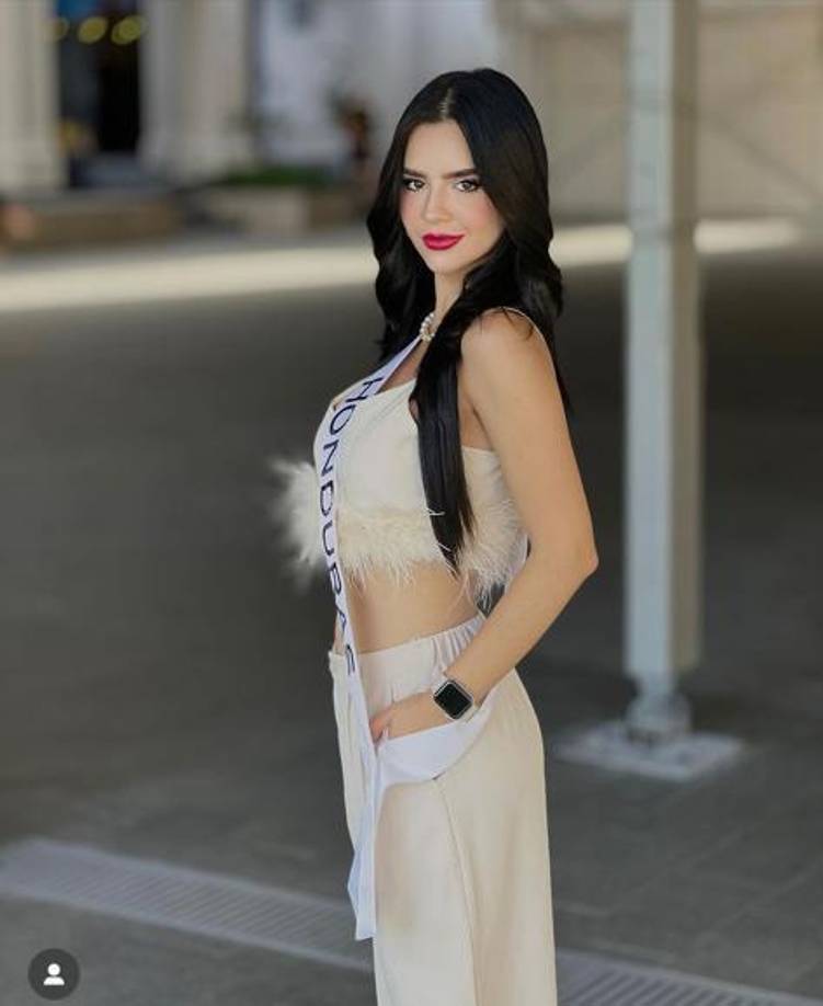 “Viví la mejor experiencia de mi vida; aprendí tantas cosas, crecí, lloré, reí y conocí una de las mejores versiones de mí misma. Me considero una persona apasionada por lo que hago y amo. Te amo, Honduras, y agradezco a cada persona que estuvo presente en este camino e hizo esto posible”, empezó escribiendo. 