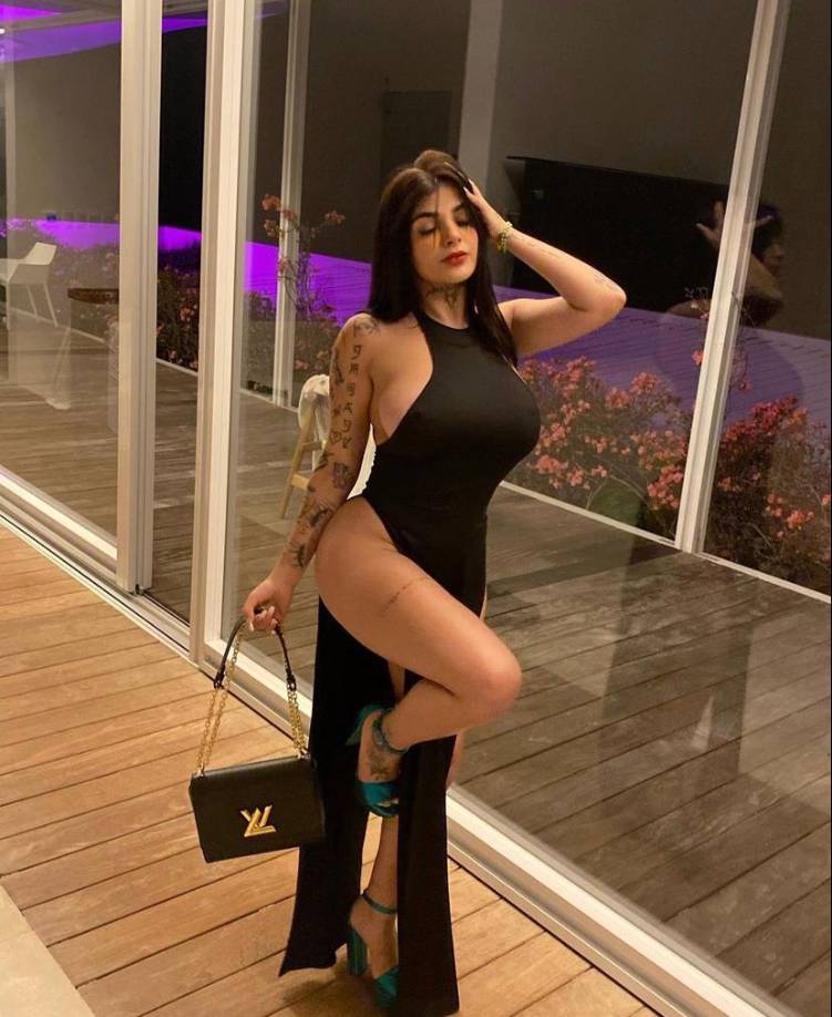 “Traen un revuelo con esos videos, ya me los mandaron y miren chicos a mí no me espanta porque yo los grabé, soy yo, estoy consciente que este tipo de videos iban a salir”, dijo.