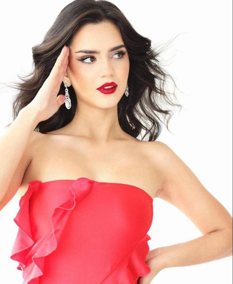 Zuheilyn Clemente sigue dando de que hablar a poco tiempo para el certamen de Miss Universo.