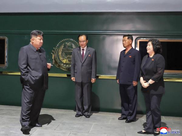 El tren blindado del líder norcoreano, Kim Jong-un, llegó este martes a Pekín para asistir al desfile militar que China celebra mañana miércoles por el 80º aniversario del fin de la Segunda Guerra Mundial en el Pacífico, informó la agencia sucoreana Yonhap.