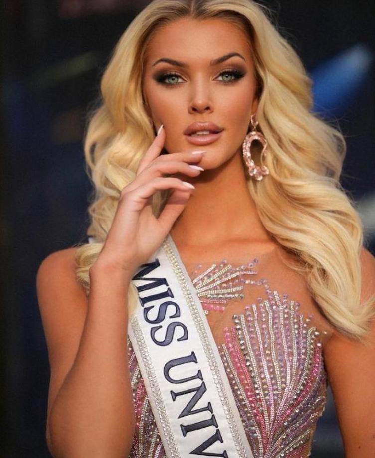 Además, se ha mostrado muy carismática ante el público, lo que realza su belleza física. 