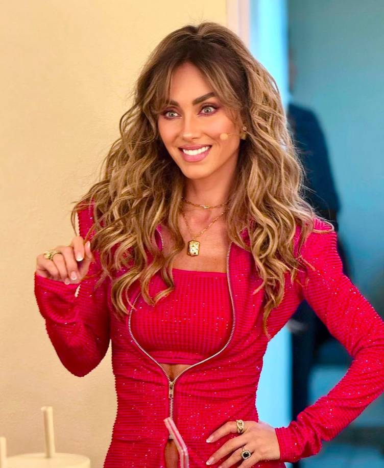 ”no dudaré en ejercer las acciones legales necesarias para salvaguardar mi nombre y reputación como mujer y como artista que me he esforzado toda una vida en construir.Lo que yo más deseo es que se esclarezca el tema en su totalidad y que prevalezca la VERDAD”, finalizó.