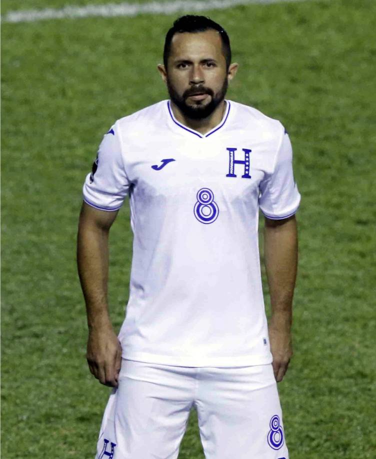 Alfredo Mejía - El jugador del Levadiakos de la Superliga de Grecia estará en el centro del campo de la Bicolor frente a los canadienses.