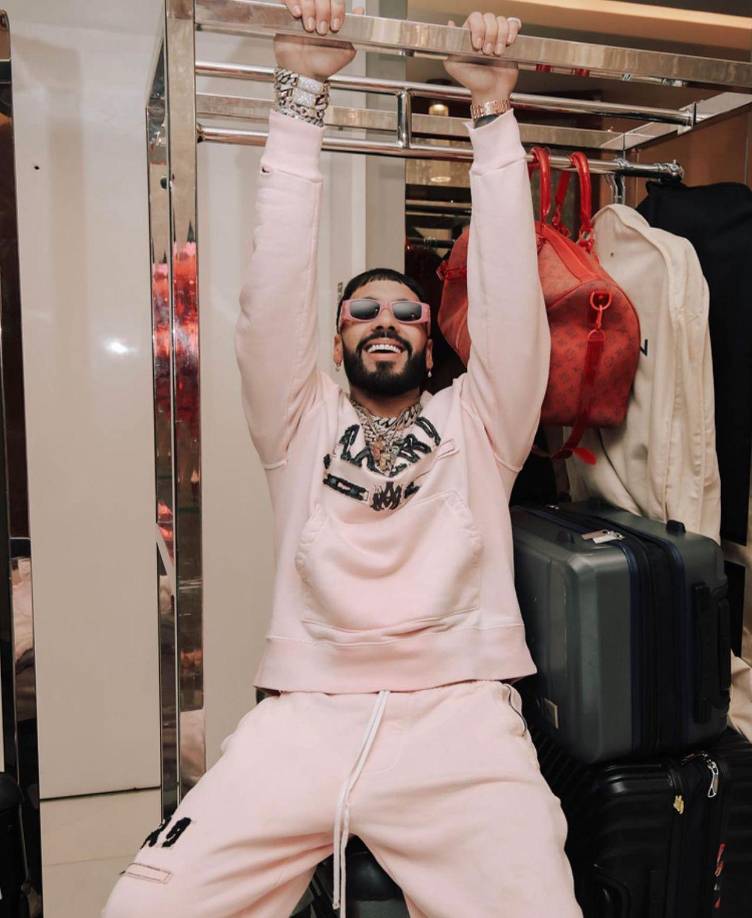 Anuel en su tiradera para Arcángel acepta que es un padre irresponsable, pero que está mejorando porque se lo prometió a su madre.