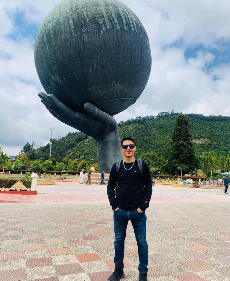 En sus declaraciones, Castejón definió el arte con la palabra amor, ya que en una pieza se le pone sentimiento, pasión y tiempo.