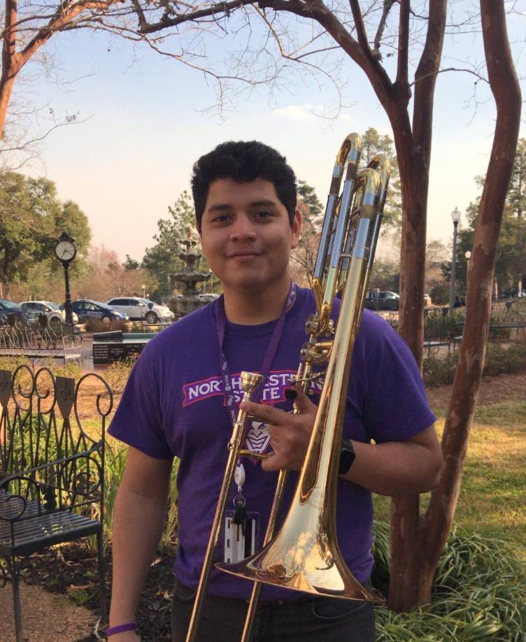 Rafael Melgar tiene 24 años, estudió en la Escuela de Aplicación Musical y la Fundación Parindé. Estudia una licenciatura en Music Performance y tiene dos becas con las que costea sus estudios en NSU.