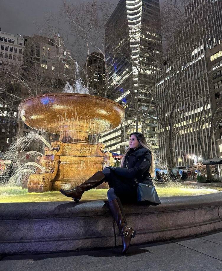 Los comentarios en redes sociales no se hicieron esperar, unos cuestionando el financiamiento del viaje y otras felicitándola por cumplir su sueño. 