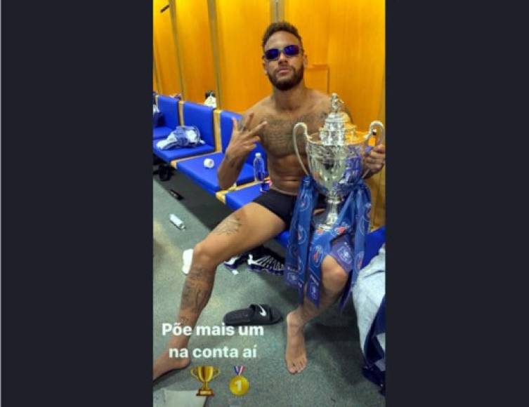 Así fue el festejo de Neymar ya en el vestuario del PSG.