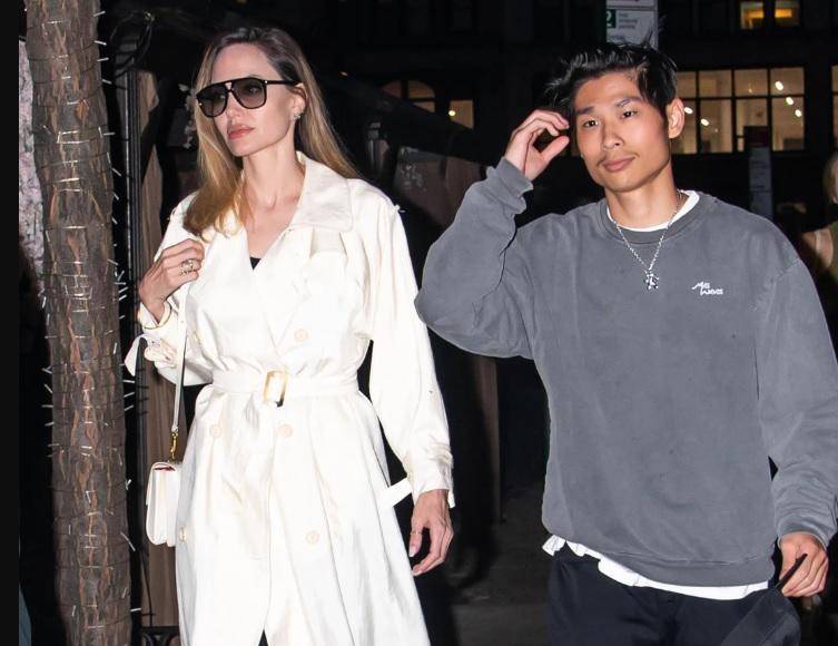 Pax cumplirá 21 años a finales de este año, con lo que también es oficialmente un adulto. Pax nació en Vietnam en 2003 y fue adoptado tres años después por Angelina Jolie y su expareja, el actor Brad Pitt.