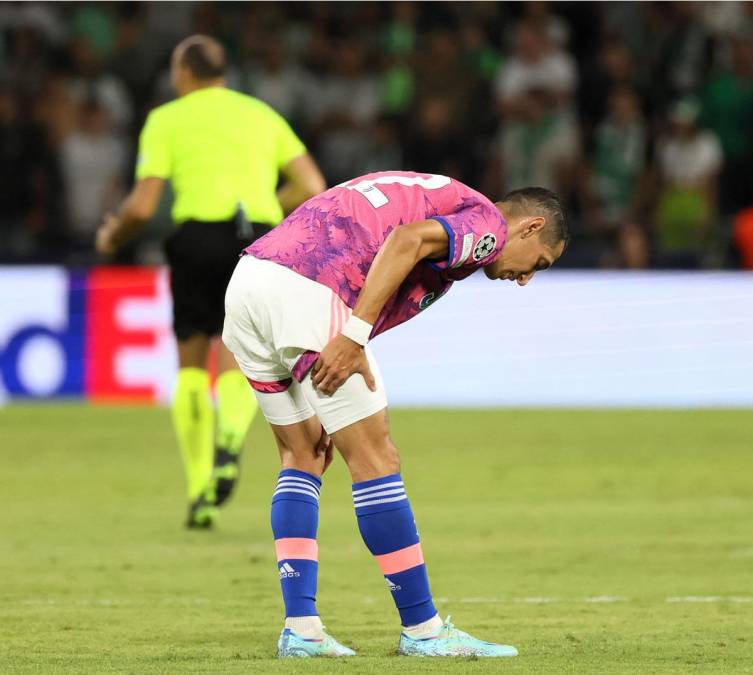 El futbolista argentino sufrió una lesión en la parte trasera del muslo derecho, a poco más de un mes para el inicio del Mundial de Qatar 2022. Preocupación en Argentina.